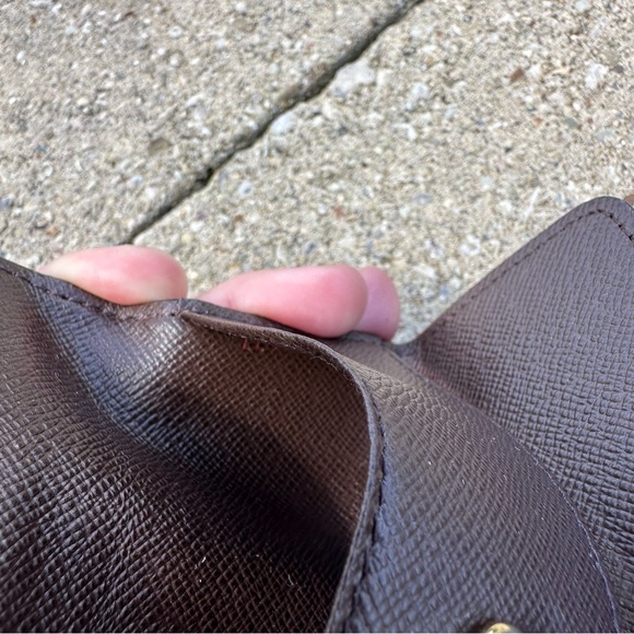 Louis. Vuitton Damier 4 key holder - Picture 8 of 8